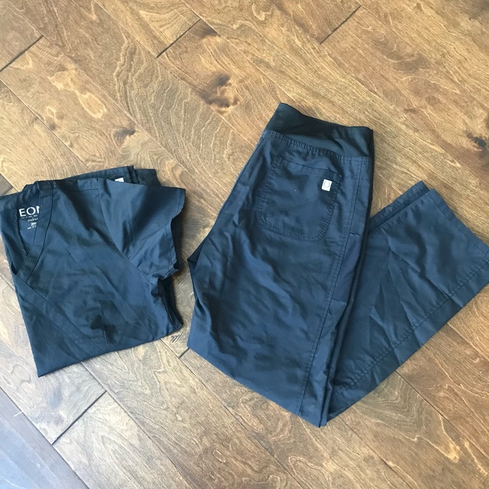 Maevn Women’s M Scrubs set black